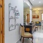 Apartment Walking Distance From The Sea.