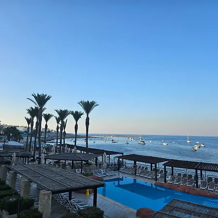 Walking Distance From The Sea. Apartment St. Paul's Bay