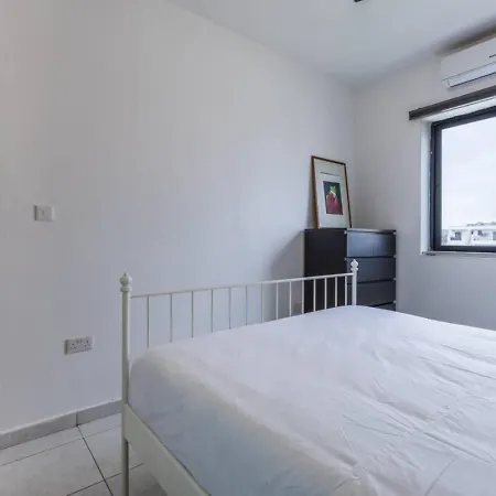 Walking Distance From The Sea. شقة خليج سانت بول