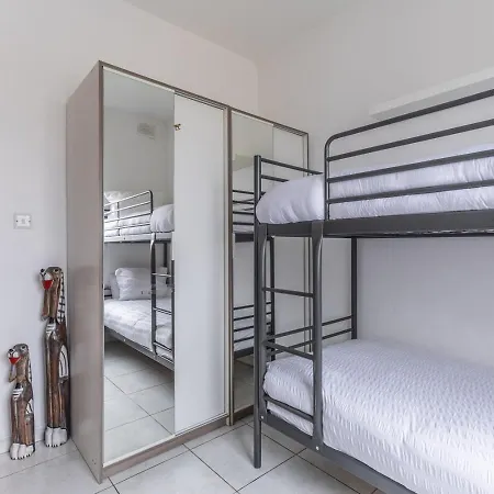 Walking Distance From The Sea. Lejlighed