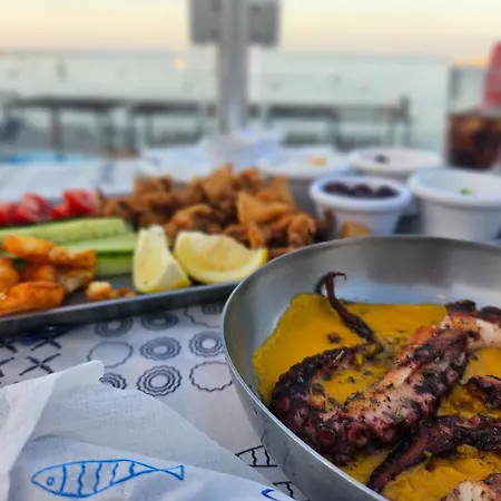 Walking Distance From The Sea. セント・ポールズ・ベイ